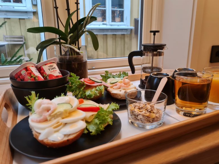 Kragerø Hotell - Frokostbrett kan hentes i vår resepsjon